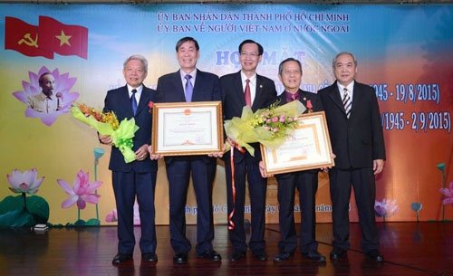 Во Вьетнаме и за рубежом отмечается 70-летие Августовской революции и Независимости страны